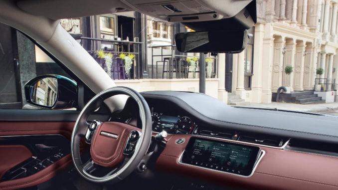 Cockpit des Range Rover Evoque, aufgenommen im Herbst 2018.