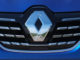 Logo auf dem Kühlergrill eines blauen Renault Mégane, E-TECH Plug-in, Renault, 2020