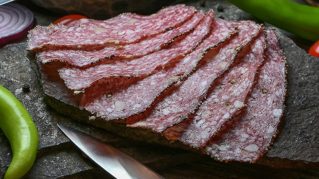 vorspeise salami wurstwaren fleisch tomaten