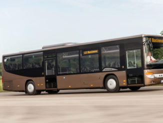 Ein brauner Setra S 416 LE business auf einer Testfahrt 2017. Der Bus ist ein Low Entry Mitglied der MultiClass.