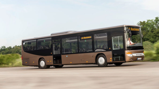 Ein brauner Setra S 416 LE business auf einer Testfahrt 2017. Der Bus ist ein Low Entry Mitglied der MultiClass.