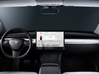 Cockpit eines Tesla Model 3.