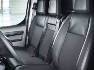 Innenraum eines Toyota Proace mit Doppelbeifahrersitz, aufgenommen 2016.