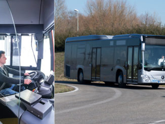 Um Busfahrer vor Ansteckungen zu bewahren, bietet Mercedes-Benz jetzt für seinen Stadtbus Citaro eine professionelle Nachrüstung durch Fahrerschutztüren mit Trennscheibe an (Veröffentlichungsdatum 04.05.2020). Rechts im Bild: Ein silberner Mercedes-Benz Stadtbus Citaro (Veröffentlichungsdatum 15.02.2019).