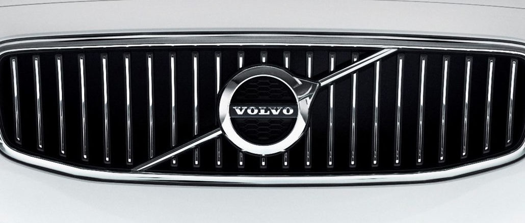 Exterieur, Kühlergrill eines weißen Volvo S90 in Großaufnahme