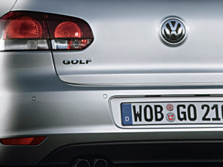 8. September 2008: Heck eines silbernen Volkswagen Golf (6. generation)