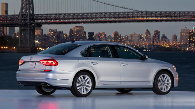 Weltpremiere des neuen US-Passat in New York City vor der Brooklyn Bridge am 21.9.2015